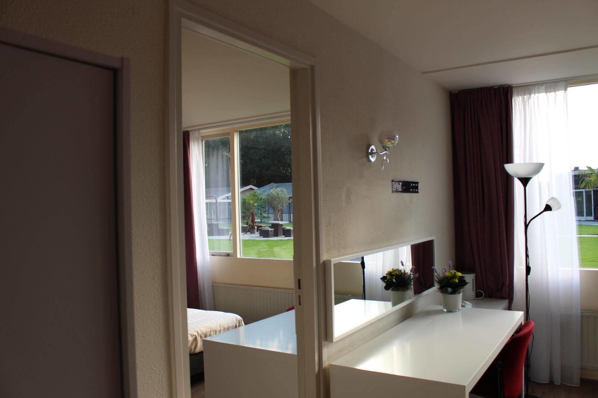 Hotel De Elderschans Aardenburg Bagian luar foto